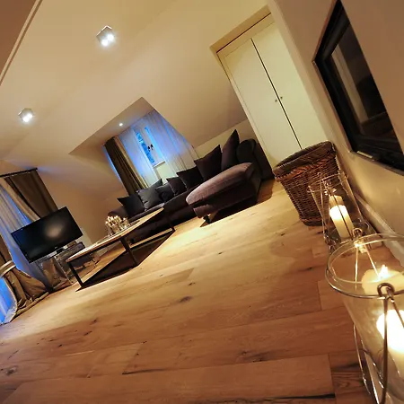 Lesar Angel - Member Of Hip 4* Ljubljana