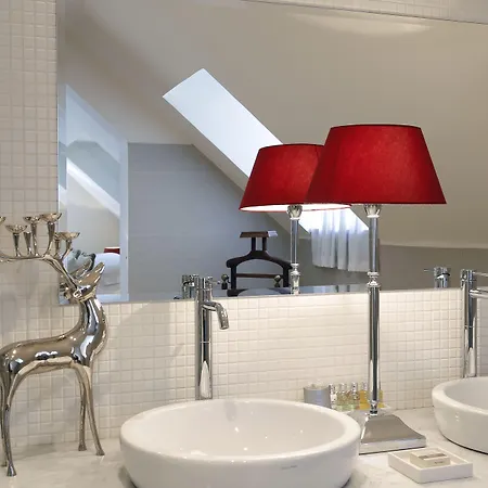 Lesar Angel - Member Of Hip Hotell 4*