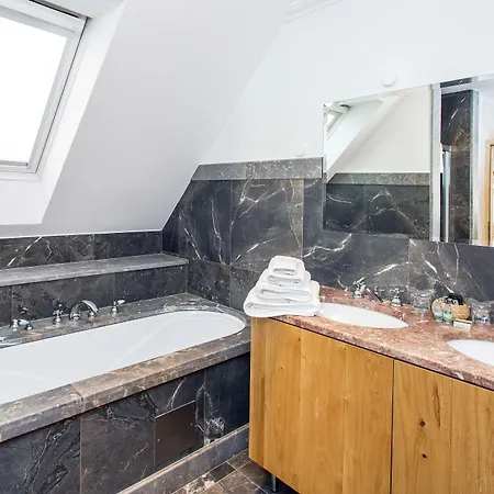 Lesar Angel - Member Of Hip ホテル 4*