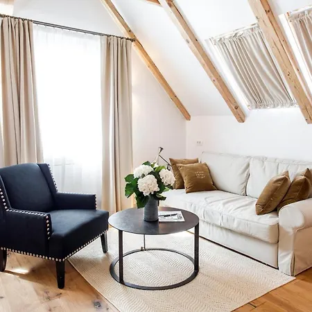 Lesar Angel - Member Of Hip Szálloda Ljubljana