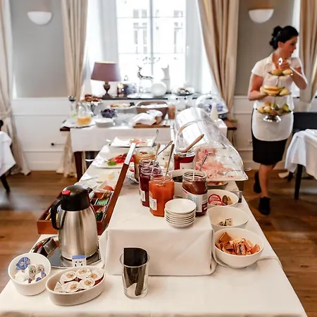 Lesar Angel - Member Of Hip Szálloda