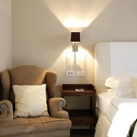 Lesar Angel - Member Of Hip Szálloda Ljubljana