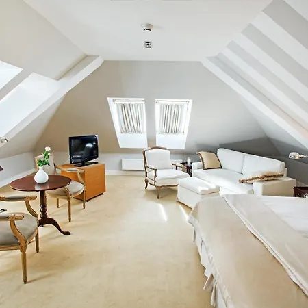 Lesar Angel - Member Of Hip 4* Ljubljana