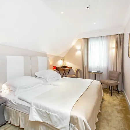 Lesar Angel - Member Of Hip Hotell