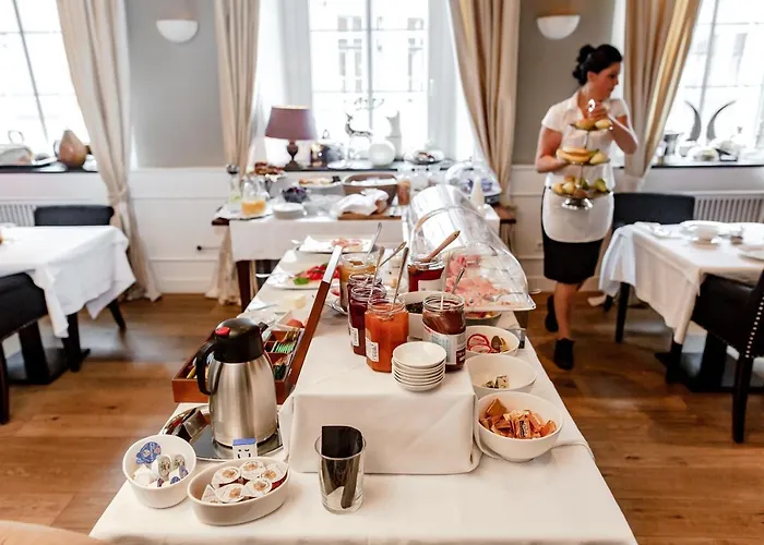 Lesar Angel - Member Of Hip Hotel